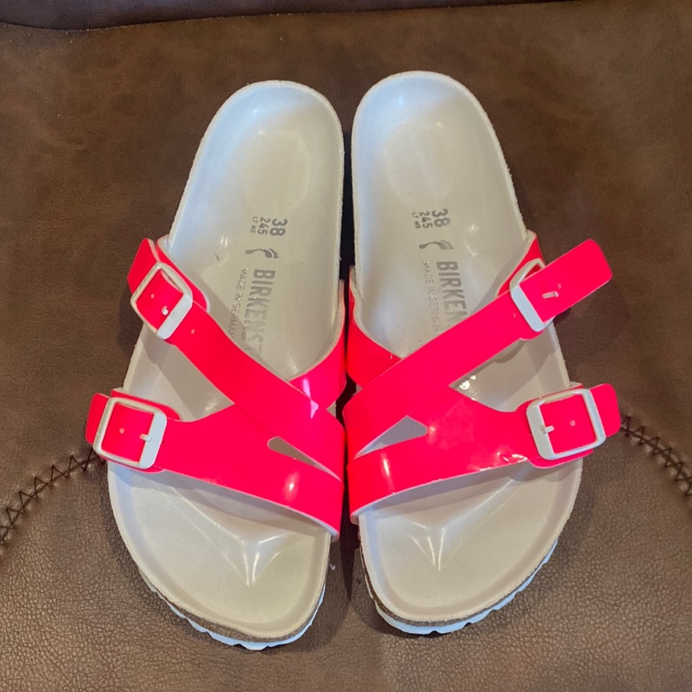 Birkenstock Fluorescent Pink size 38 which it’s a 8 womens